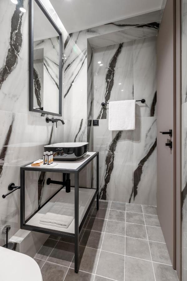 Ermou 40 Suites เอเธนส์ ภายนอก รูปภาพ